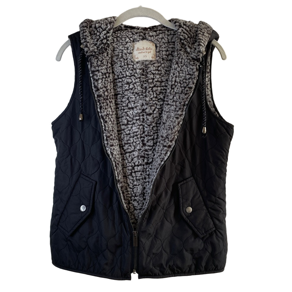 ALTAR’D STATE BLACK QUILTED VEST WITH HOOD SHERPA LINED SIZE XS